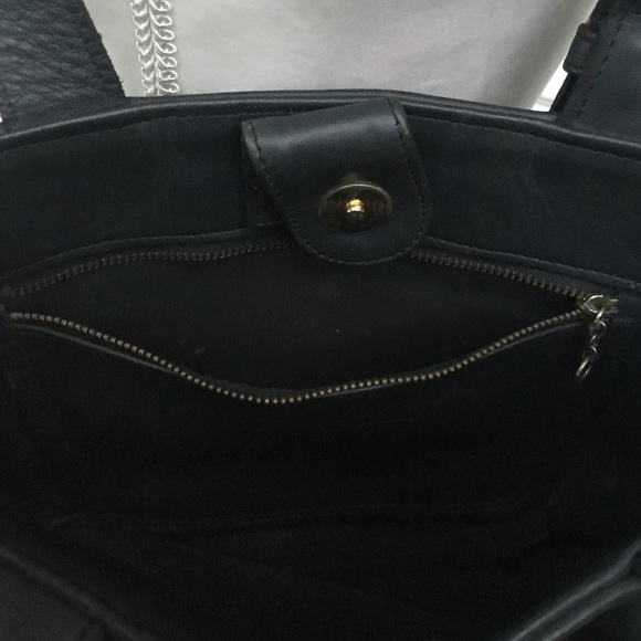 E5) women’s grey leather shoulder bag
